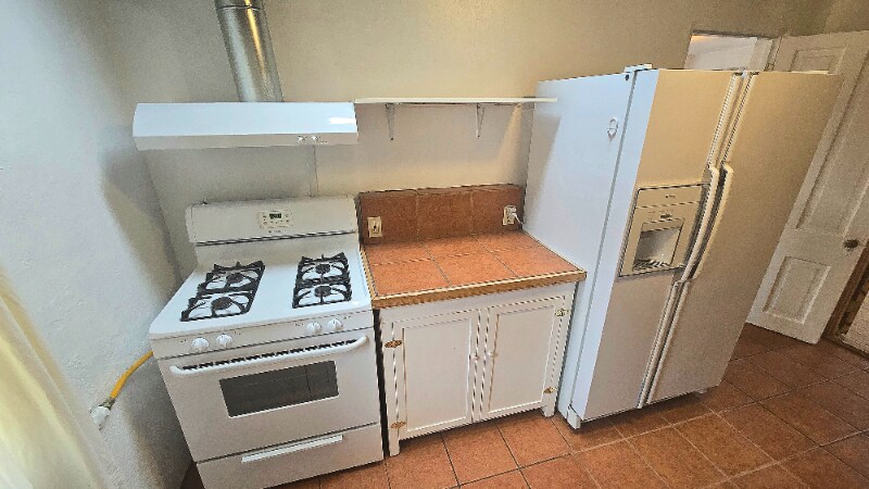 Building Photo - 523 Agua Fria St