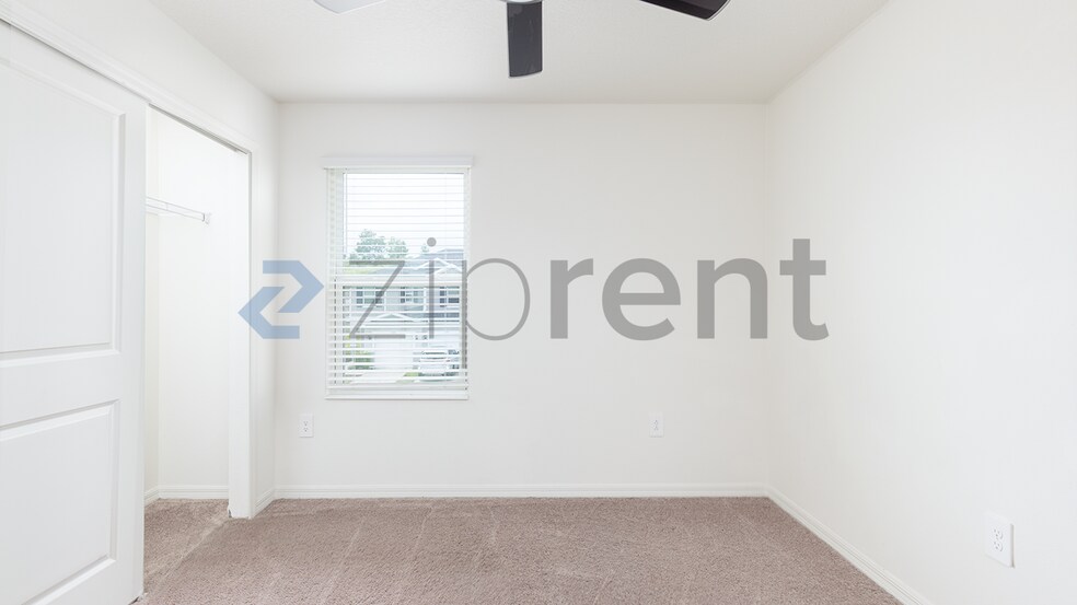 Building Photo - Unit