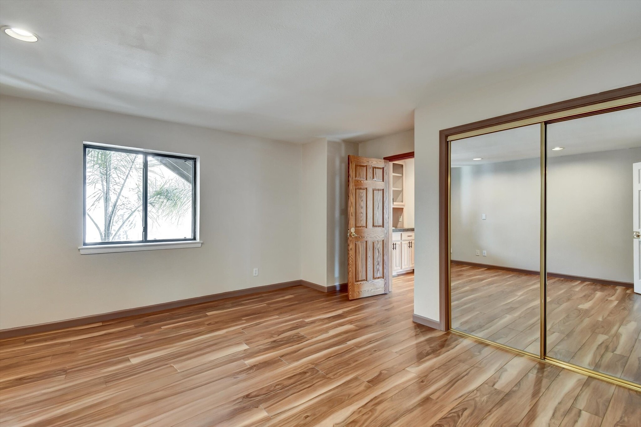 Building Photo - 616 Gravatt Dr