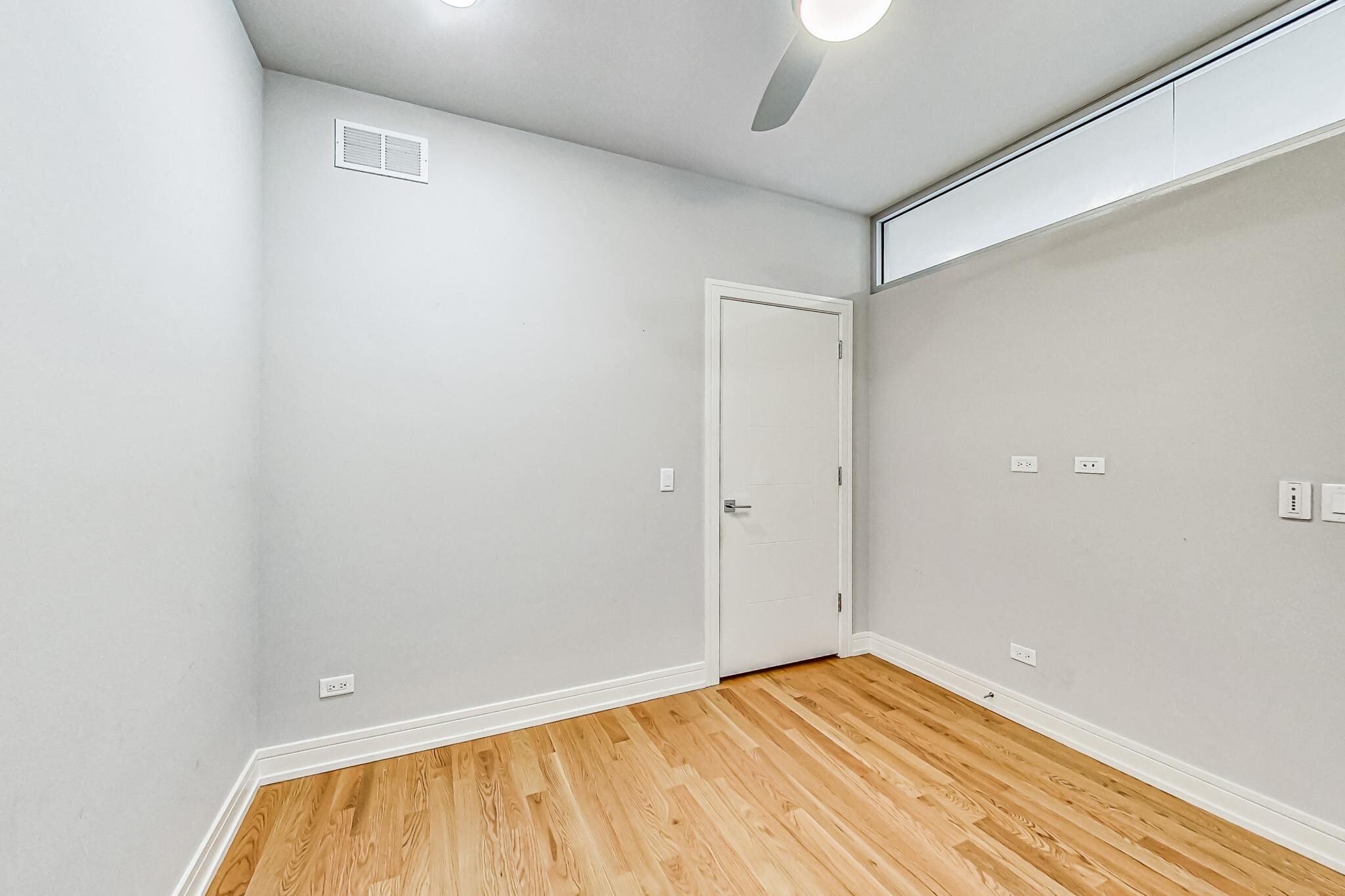 Building Photo - 1641 W Grand Ave