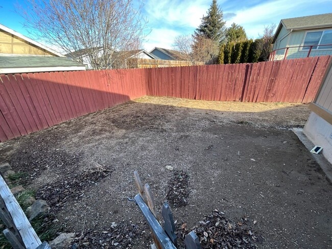 Building Photo - 3 Bed/2 Bath Single Level Home in NE Bend - Fully Fenced Backyard