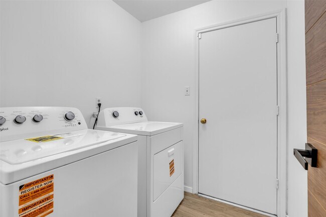Building Photo - 41 Hickory Oak Dr