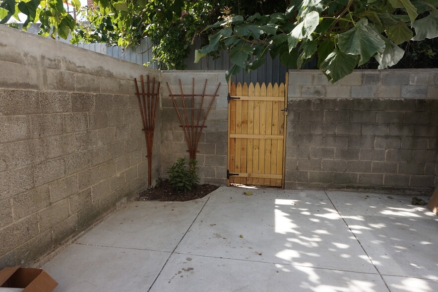 Large Yard - 1138 S 24th St