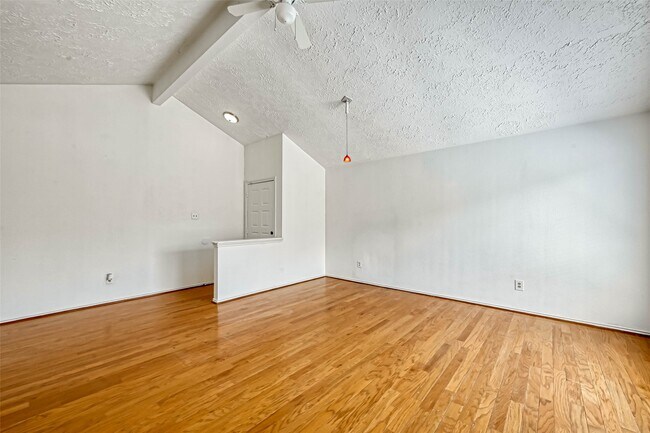 Building Photo - 16319 La Luna Dr