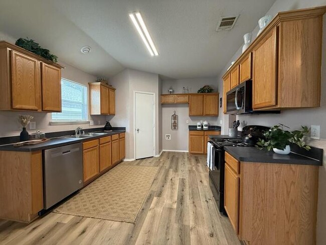 Building Photo - charming 3-bedroom, 2-bath home located in the highly sought-after Sendera Ranch community.