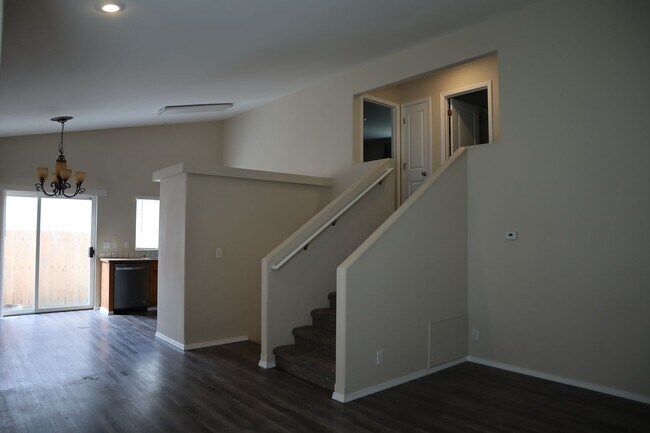 Building Photo - Home in CDA Place