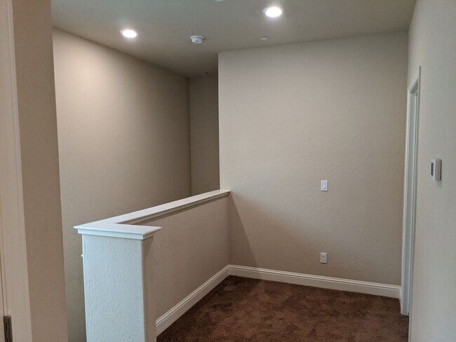 Building Photo - Newer construction home with open floor plan and nice upgrades. Clovis unified schools.