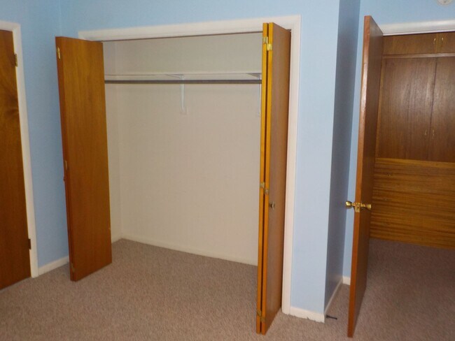 Bedroom - 101 S Bunker Hill Dr