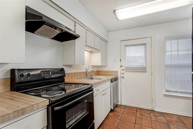 Building Photo - 10248 Regal Oaks Dr