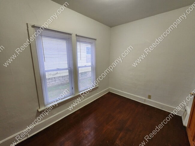 Building Photo - Spacious 3 bedroom house