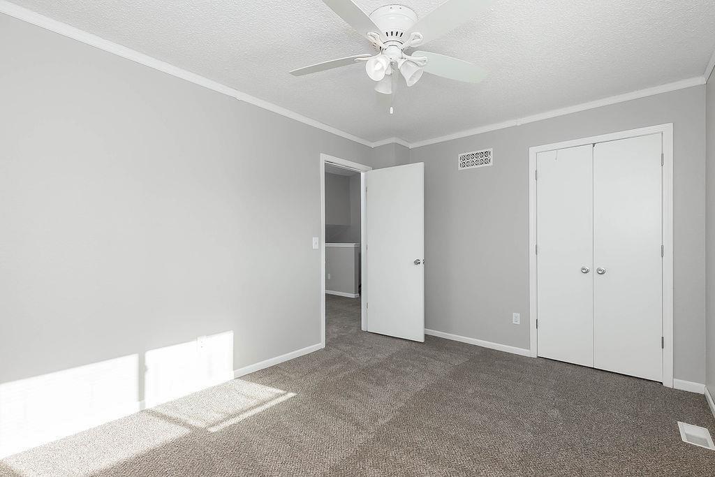 Building Photo - 1425 Martway Cir