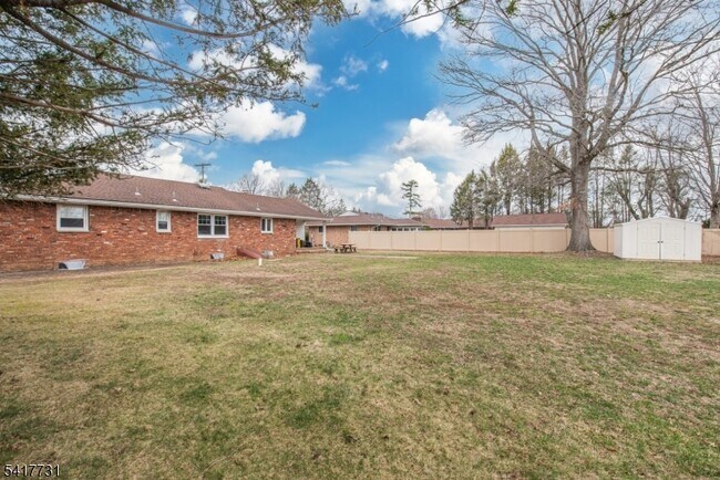 Building Photo - 129 Ryerson Rd