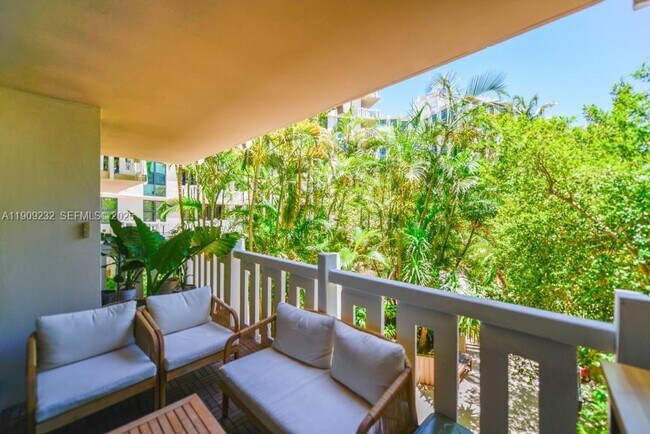 Building Photo - 1121 Crandon Blvd