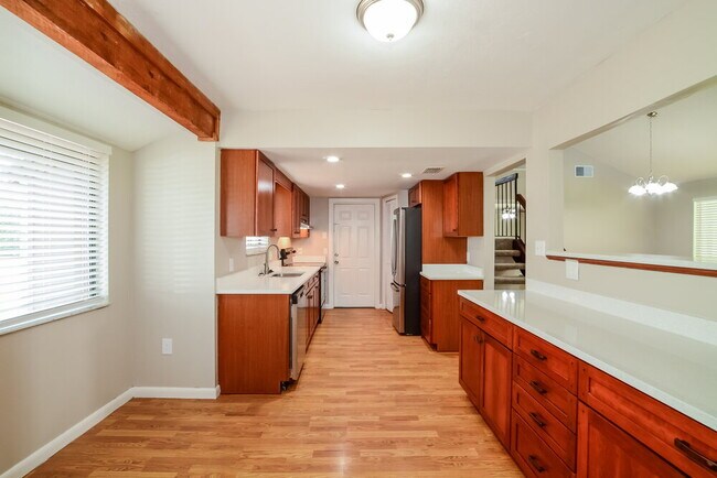 Building Photo - 1338 N Marcy Dr