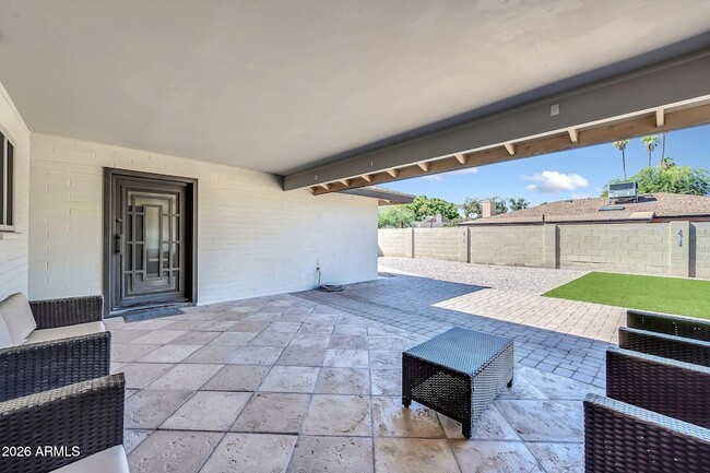 Building Photo - 1922 E Laguna Dr