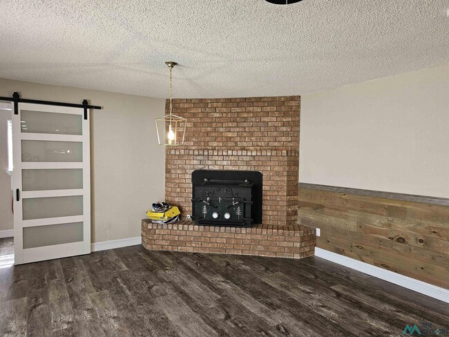 Building Photo - 201 Utah Dr