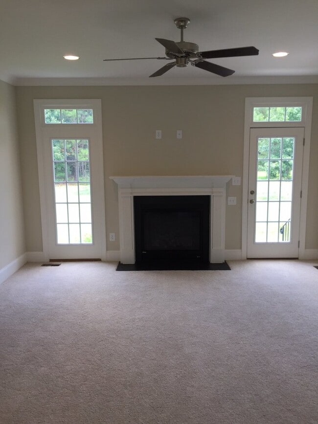 Building Photo - 4812 Jamestown Dr NW