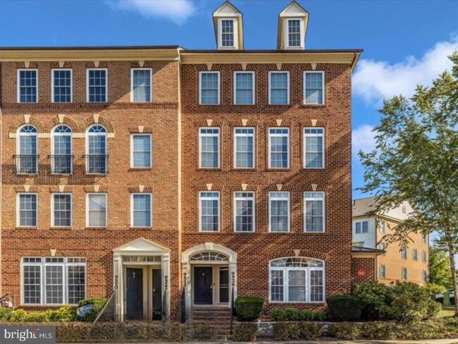 Building Photo - 9526 Hyde Pl