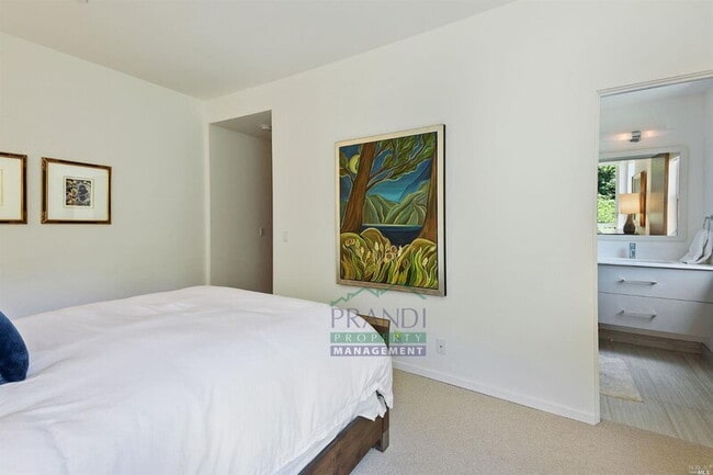 Building Photo - 19 Toyon Ln