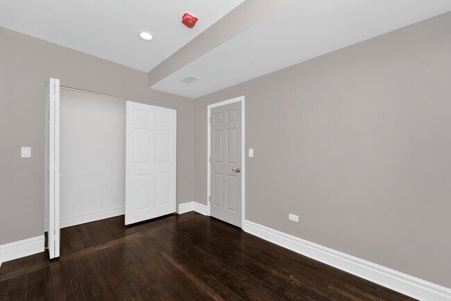 Building Photo - 2118 S 59th Ave