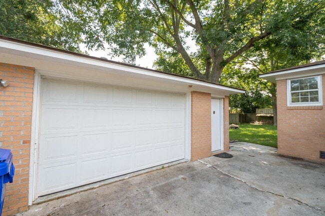 Building Photo - 1329 White House Blvd
