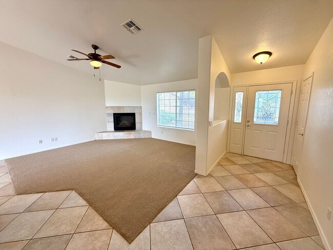 Building Photo - Beautiful 3 Bed / 2 Bath Home Backing to Cerbat Cliffs Golf Course!