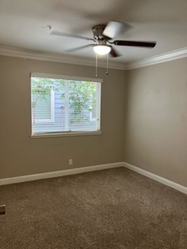 Building Photo - Charming 2 Bedroom, 2 Bathroom Condo in Sa...