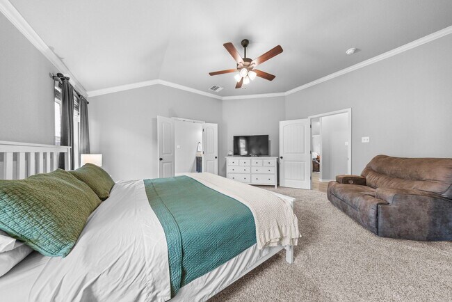 Building Photo - 2635 Settlers Oak Dr