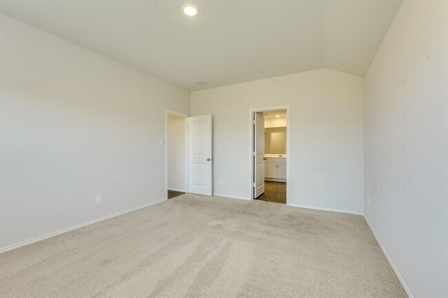 Building Photo - 307 N Richland Dr