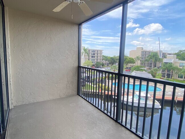 Building Photo - 9 Royal Palm Way