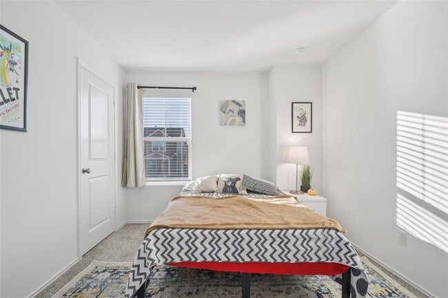 Building Photo - 857 Powell St