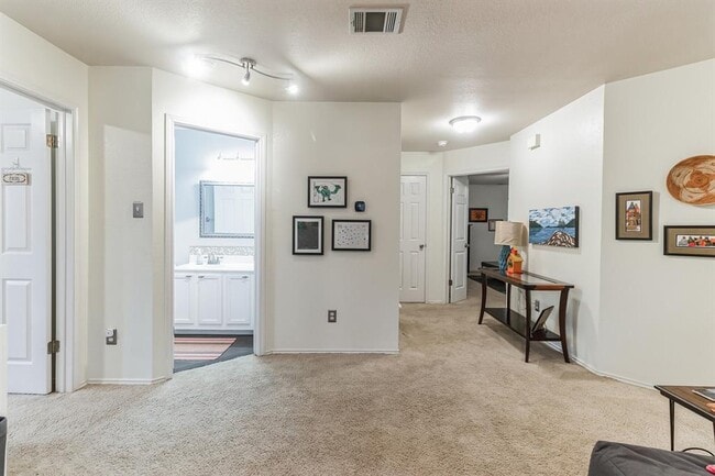 Building Photo - 2912 Feathercrest Dr