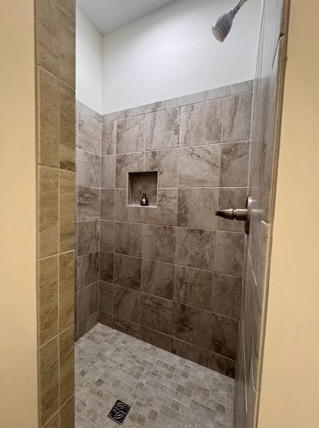 Building Photo - 4 BEDROOMS. 3 BATHS. TRAVELERS REST.