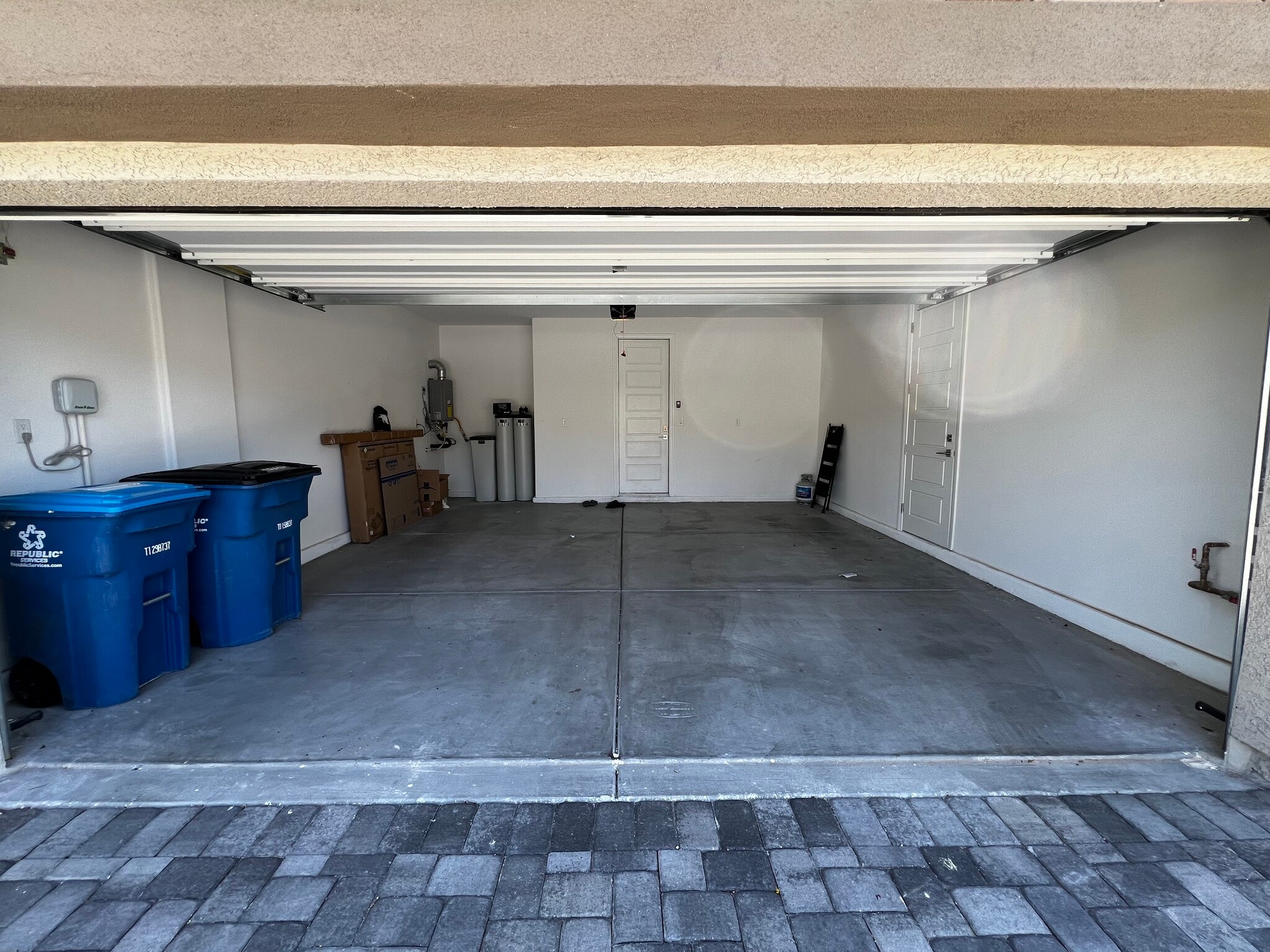 Building Photo - 10147 W Meranto Ave