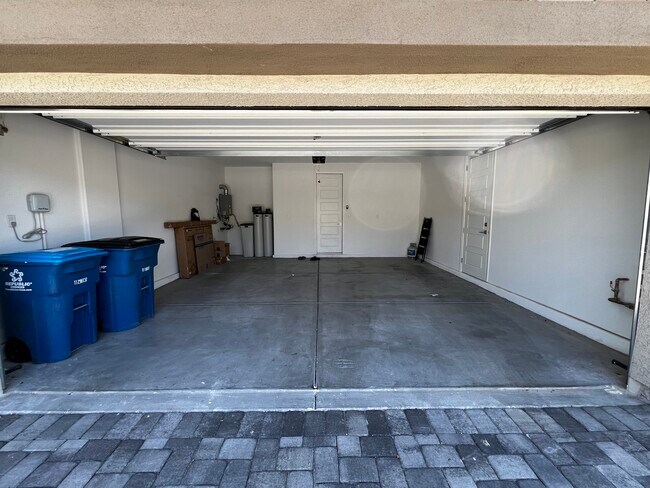 Building Photo - 10147 W Meranto Ave