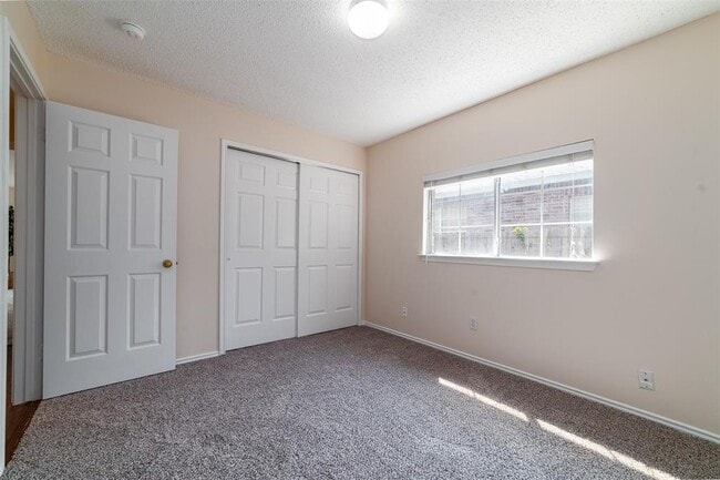 Building Photo - 1112 Van Horn Way