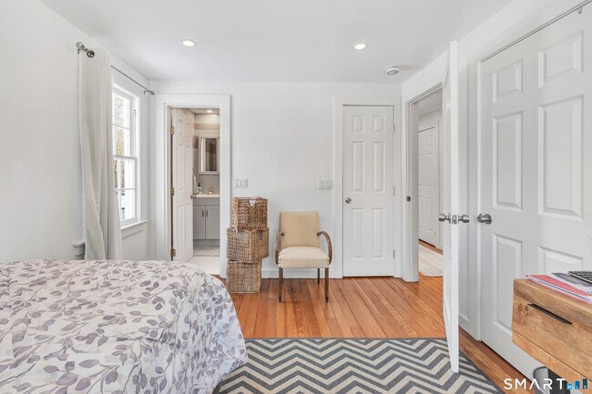 Building Photo - 70 Cranbury Rd