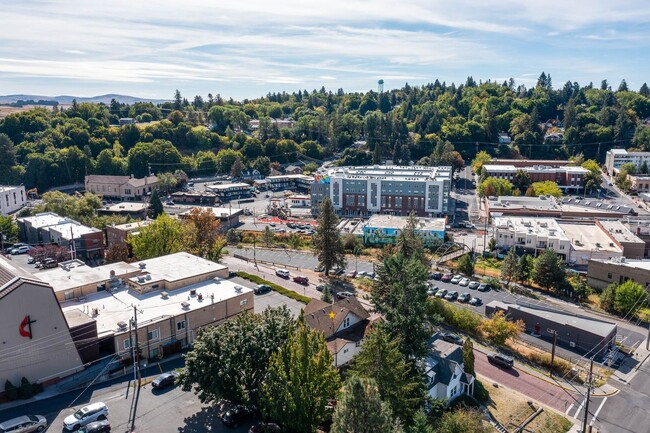 Building Photo - Close to WSU