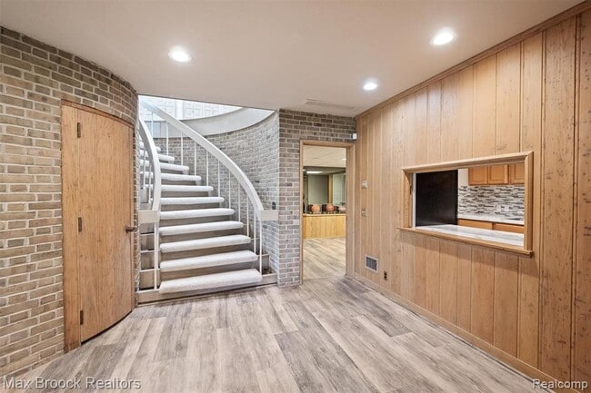 Building Photo - 3333 W Shore Dr