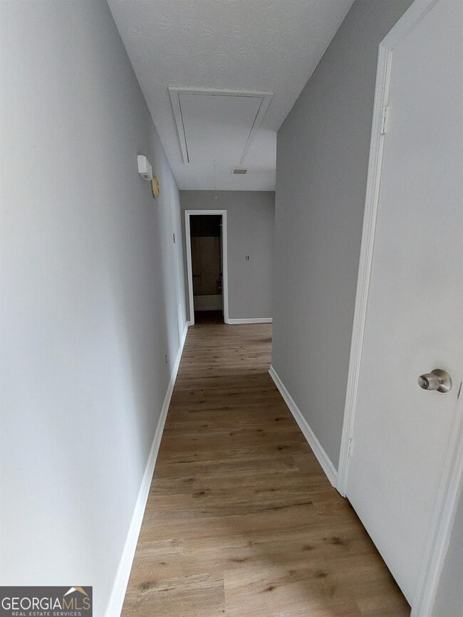 Building Photo - 106 Clear View