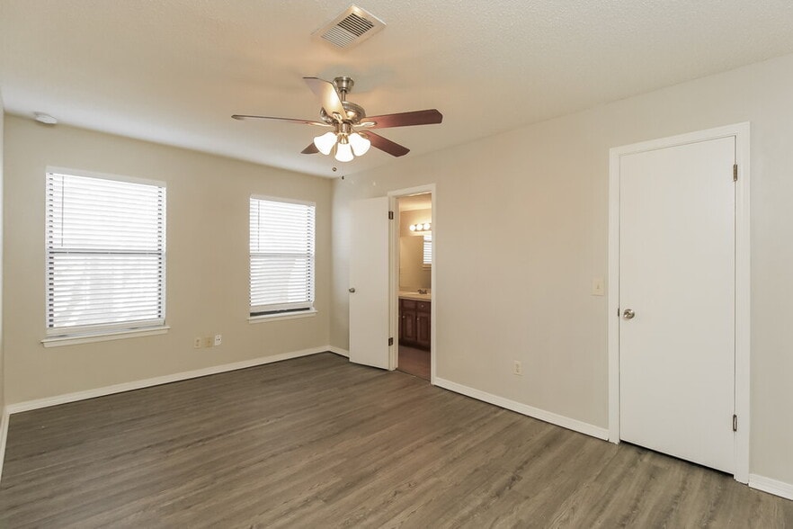 Building Photo - 1808 SE 13th St