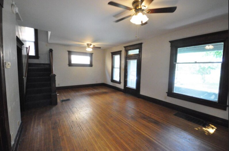 Building Photo - 407 E 14th Ave