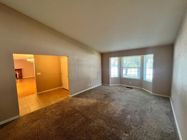 Building Photo - Three Bedroom Single Story SE Reno Home