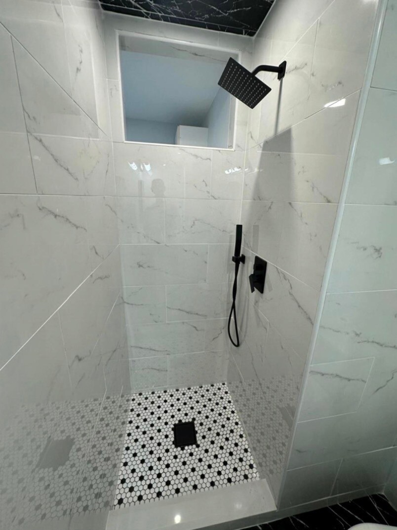 Building Photo - 122 SW 12th Ave