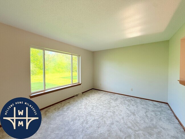 Building Photo - W163N11528 Windsor Ct