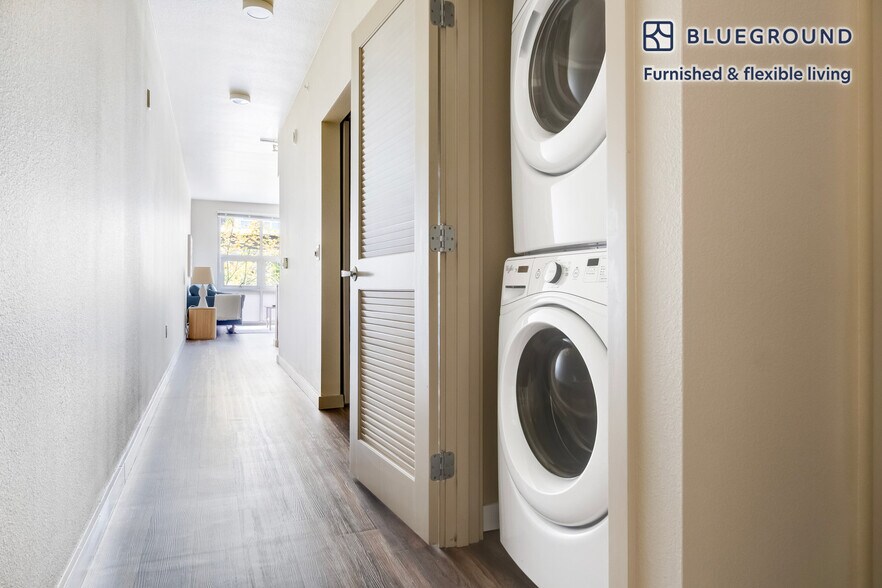 Building Photo - 1414 10th Ave