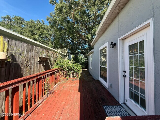 Building Photo - 2418 Hydrangea St