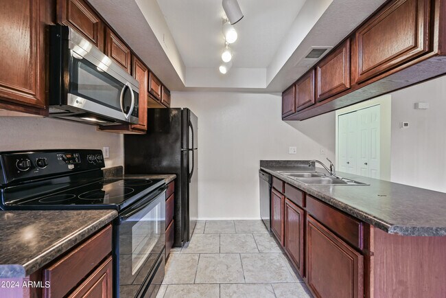 Building Photo - 8543 E Belleview St