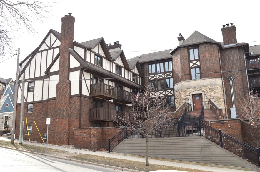 Building Photo - 328 N Allen St