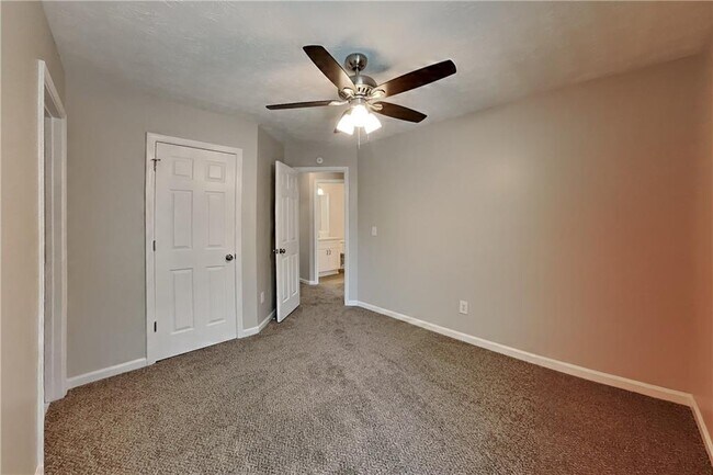 Building Photo - 145 Riversong Dr